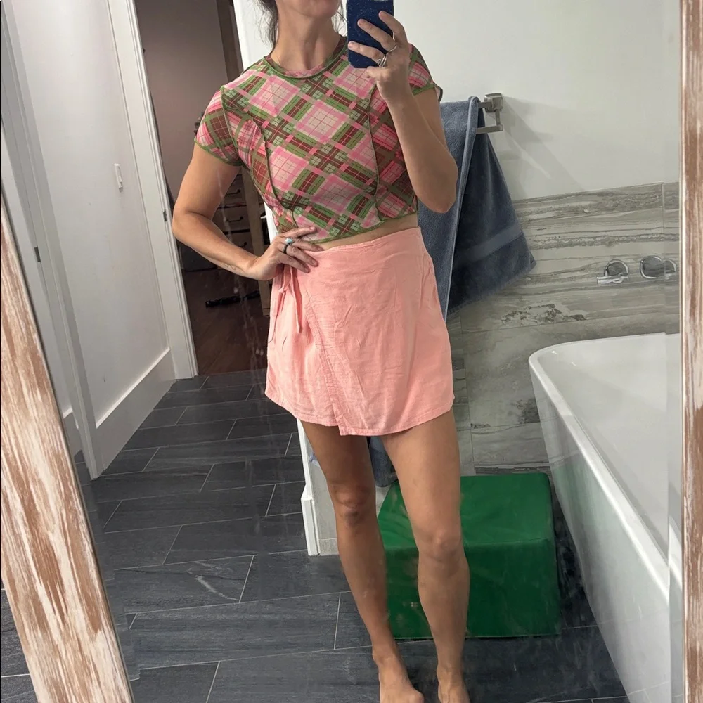 American Eagle Outfitters Coral Shorts - Picture 2 of 7